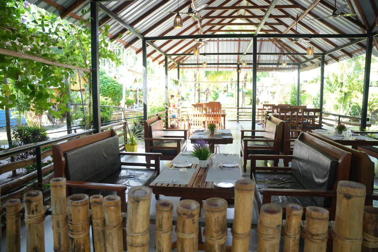 Green Imperial Inn café photograph 1