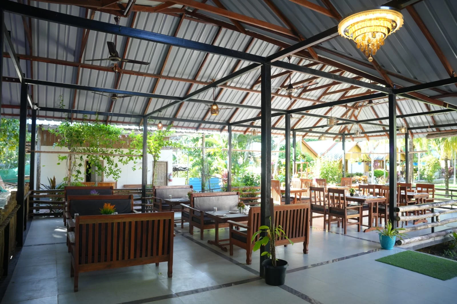 Green Imperial Inn café photograph 5