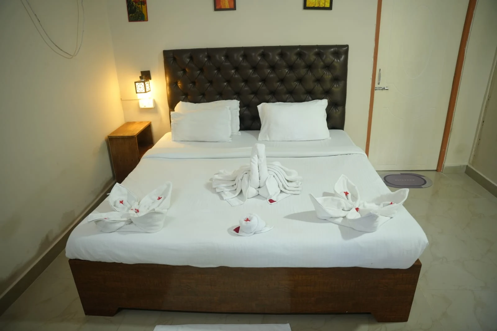 Standard AC room photograph 4